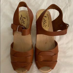 A very cute shoe from Lotta’s.size 7/12 .